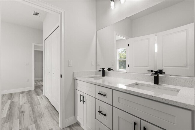 Building Photo - 6761 SW 151 Loop