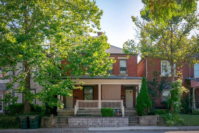 Building Photo - 860 Summit St