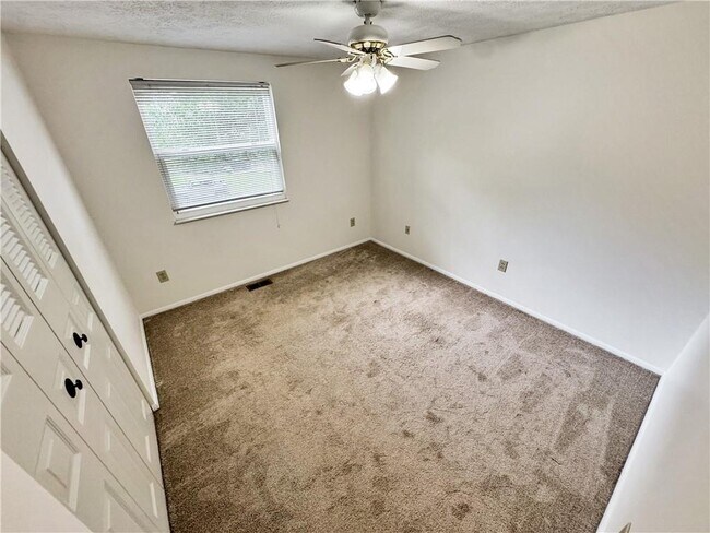 Building Photo - 100 Roswell Farms Ct