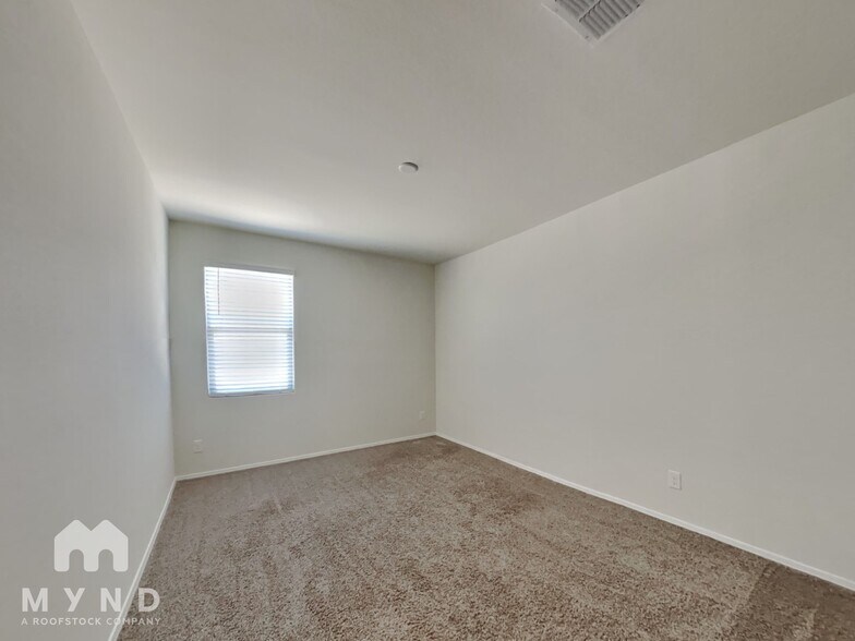 Building Photo - 10515 E Lupine Ln