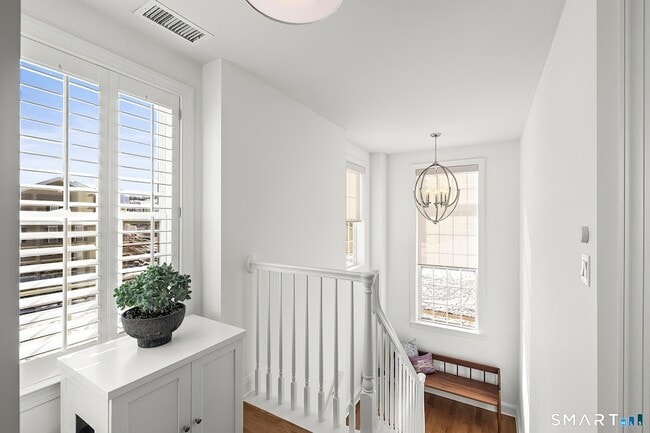 Building Photo - 35 Moorland Dr