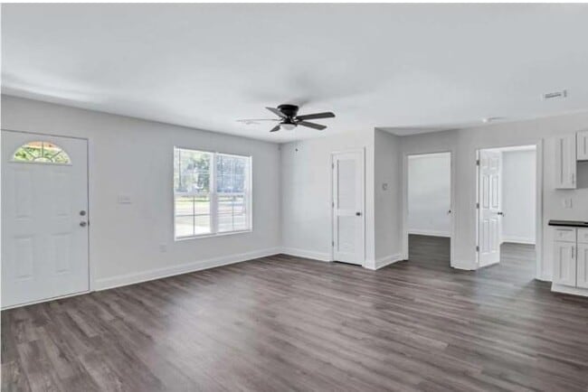 Building Photo - 707 Murray Rd