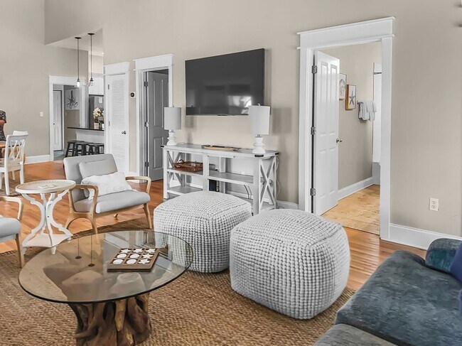 Building Photo - 50% off first months rent.  Open 3 bedroom...