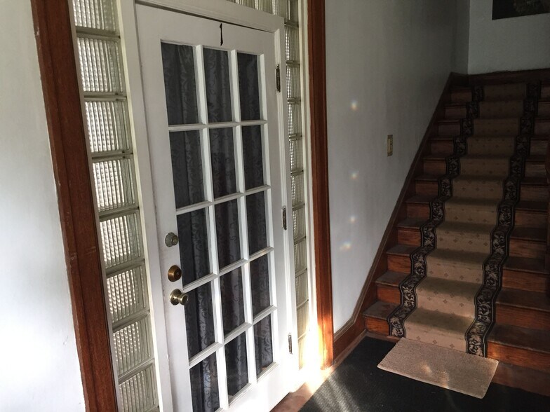 Building Photo - 908 Columbia Ave