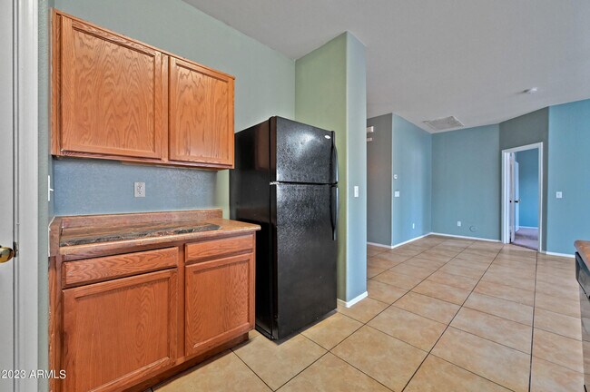 Building Photo - 7409 N Solano Dr
