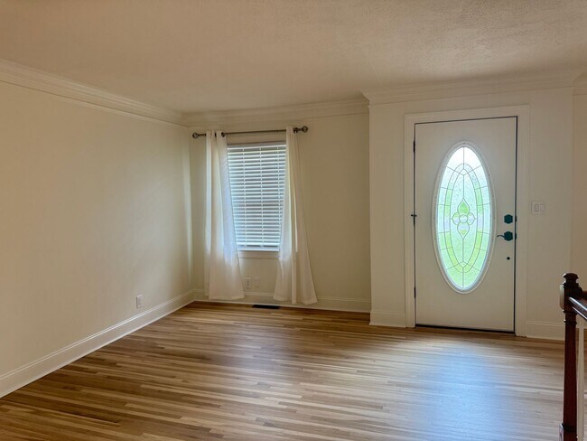 Building Photo - Beautiful 3 Bed 3 Bath Home nestled in St. B!