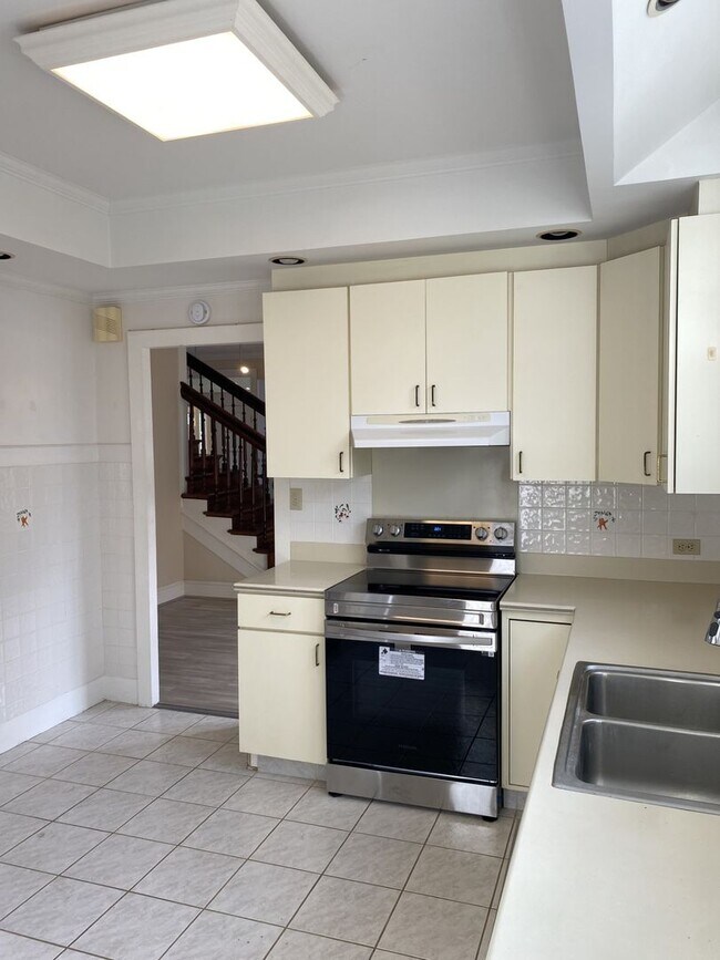 Building Photo - w2152k