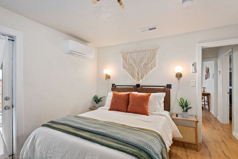 Building Photo - 14004 SE River Rd