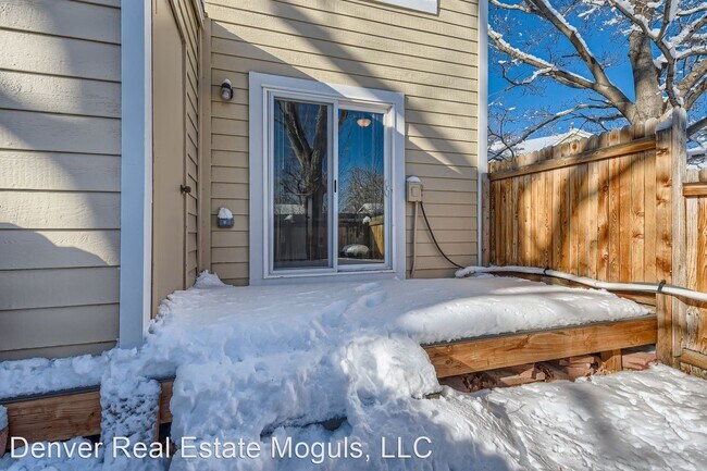 Building Photo - 2 br, 2.5 bath House - 9575 Coal Mine Ave  #A