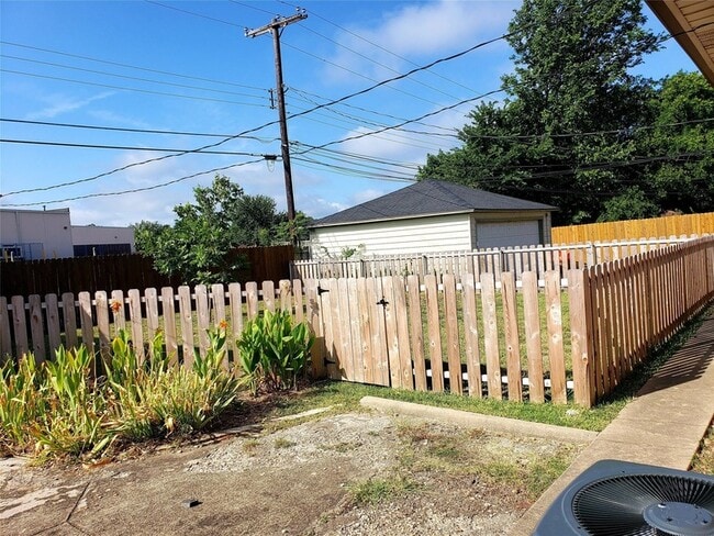 Building Photo - 11038 Wyatt St