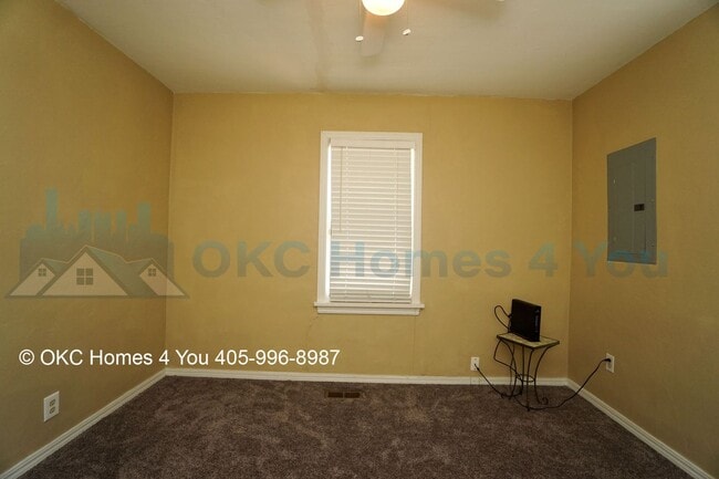 Building Photo - Stylish, Updated 2 Bedroom House!