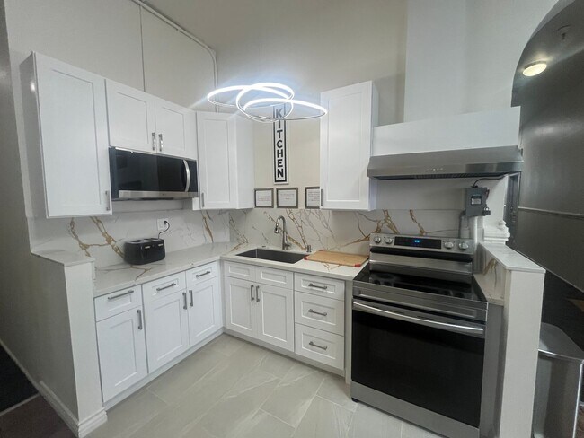 Building Photo - 444 G St