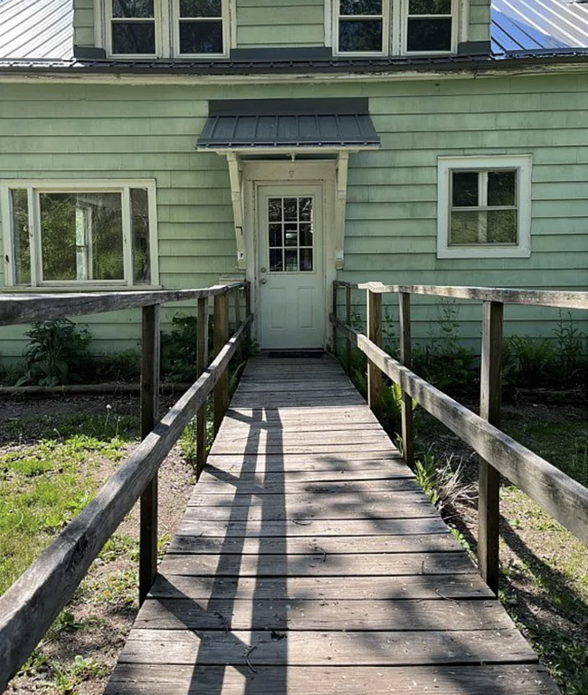 Wheel chair accessible walkway - 7 Woolerton St