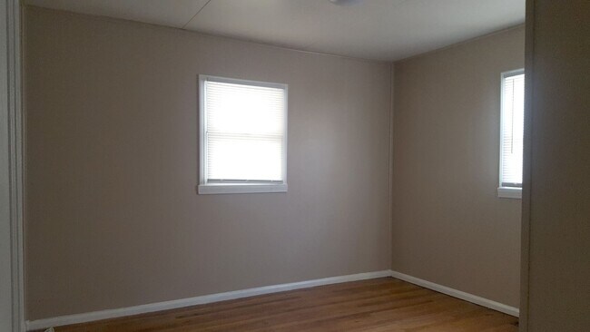 Building Photo - Single-story 4 bed 2 bath home for rent!