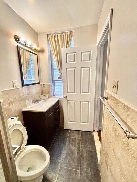 Building Photo - 1025 Mount Vernon St