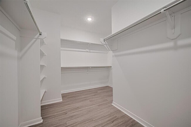 Building Photo - 2118 Westover Park Cir