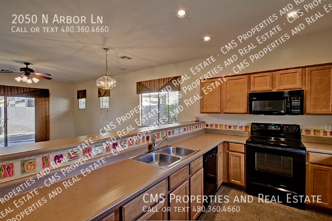Building Photo - 2050 N Arbor Ln