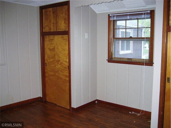 Building Photo - 823 Elm St