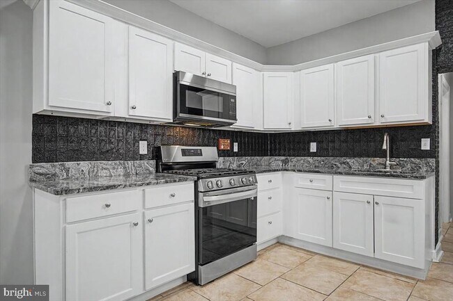 Building Photo - 203 N Dupont St