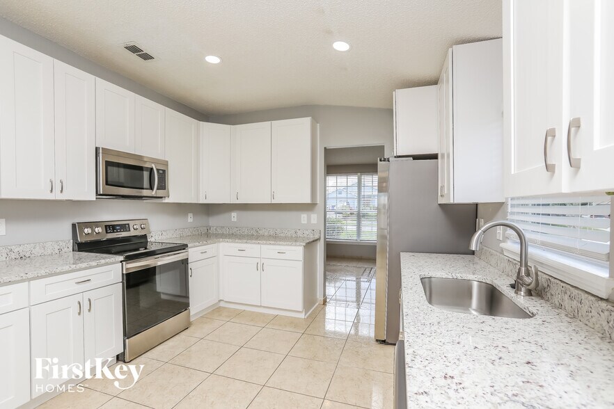 Building Photo - 1739 Crowned Ave