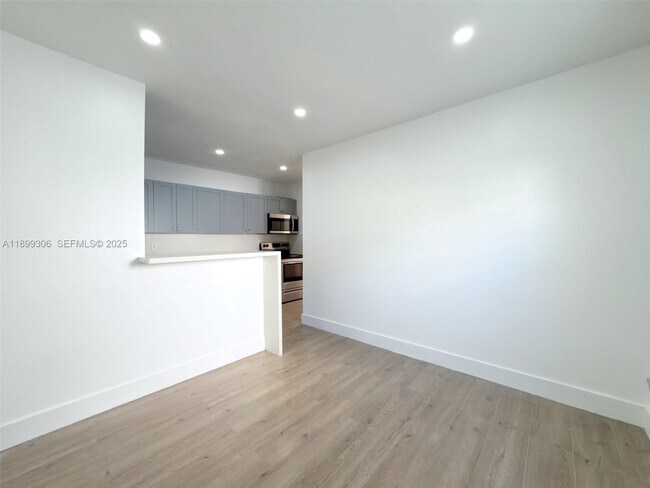 Building Photo - 544 Michigan Ave