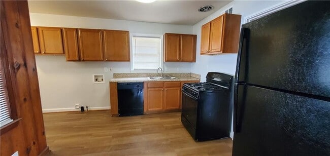 Building Photo - 2704 Gresham Rd S E