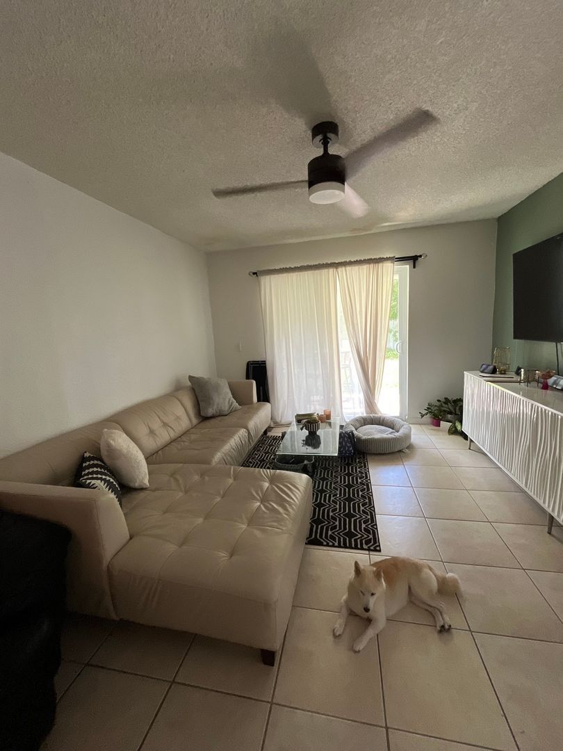 Building Photo - 119 N Alderwood St