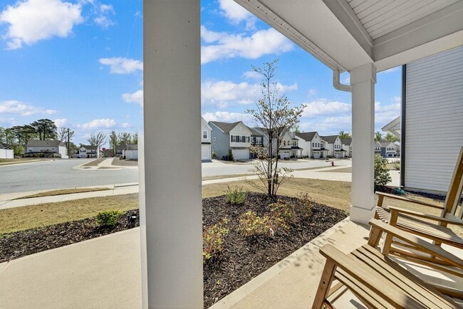 Building Photo - 1400 Addison Lk St