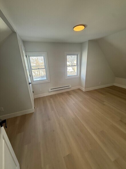 Building Photo - 577 13th Ave