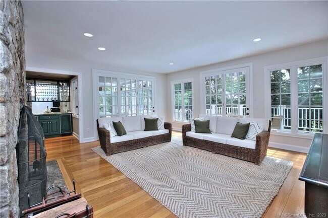Building Photo - 30 Soundview Farm Rd
