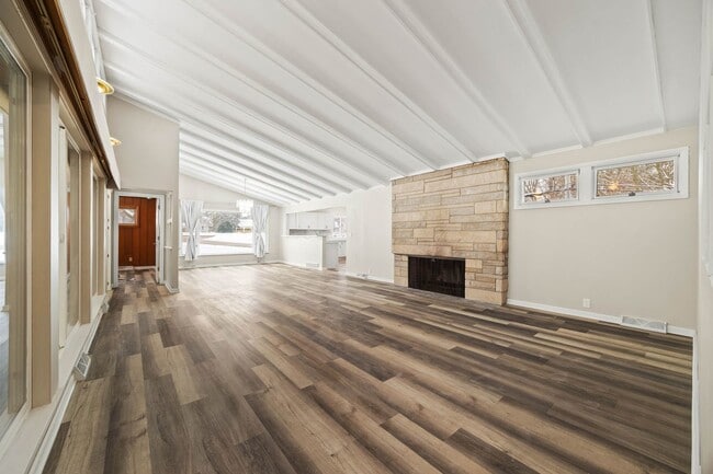 Building Photo - 246 Miller Ave