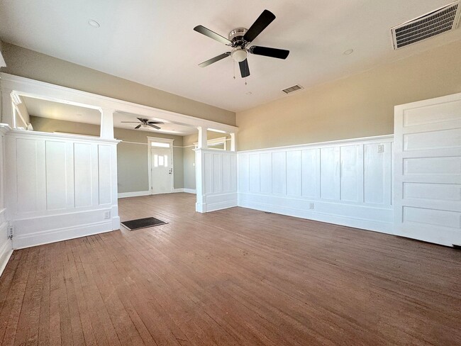 Building Photo - Sunset Heights Historic Home - 3Bed Refrig A/C!