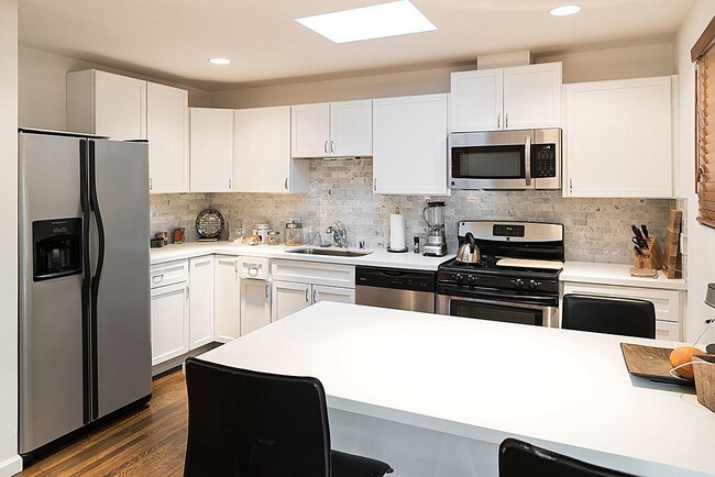 Building Photo - 3520 S Bentley Ave