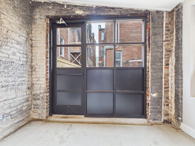 Building Photo - 7 E Franklin St