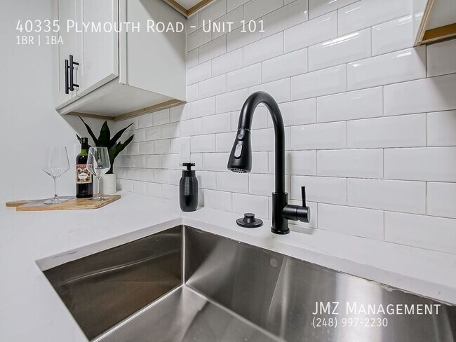 Building Photo - 40335 Plymouth Rd