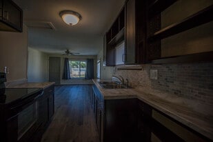 Building Photo - 117 Cherry St