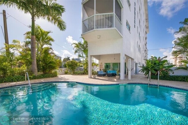 Building Photo - 720 Bayshore Dr
