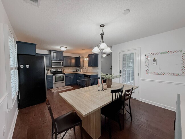 Building Photo - 151 Manchester Ct