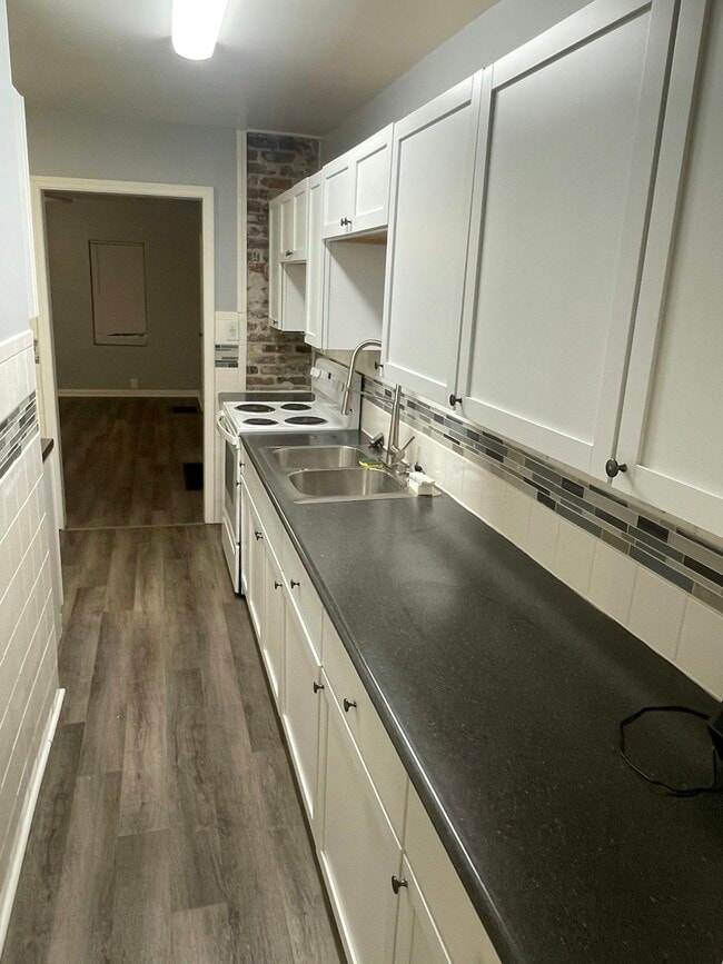 Building Photo - 1517 N Chester Ave