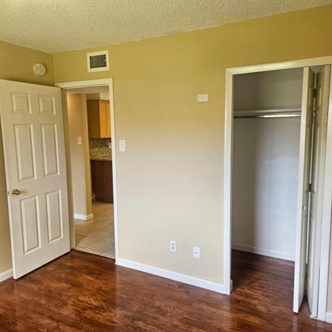 Building Photo - 2221 Ridgedale Dr