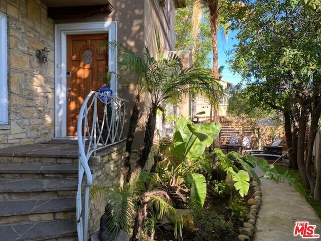 Primary Photo - 9127 Phyllis St