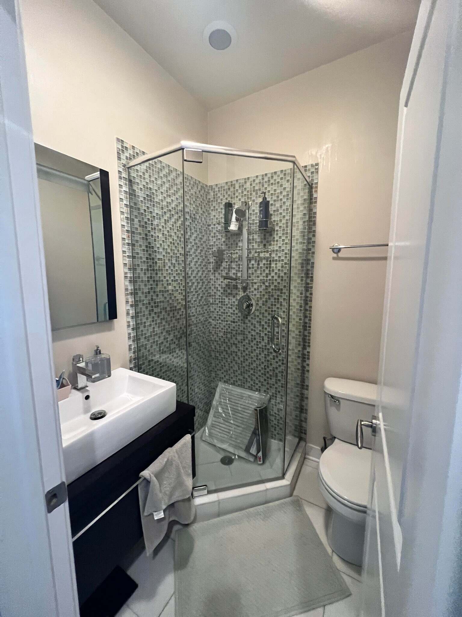 Building Photo - 3322 W Eastwood Ave