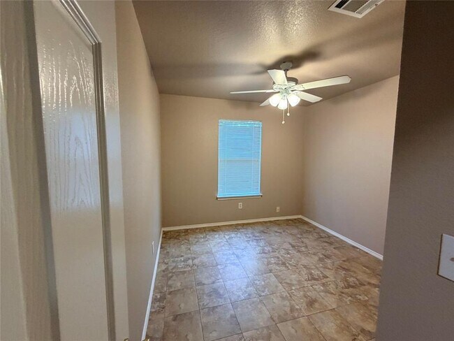 Building Photo - 2904 Whisper Oaks Ln
