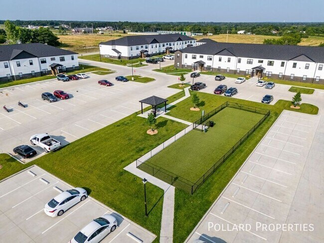 Building Photo - 615 Parkview Dr