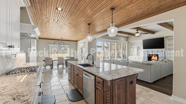 Building Photo - Owasso Executive Home for Rent (6beds/3.5baths)