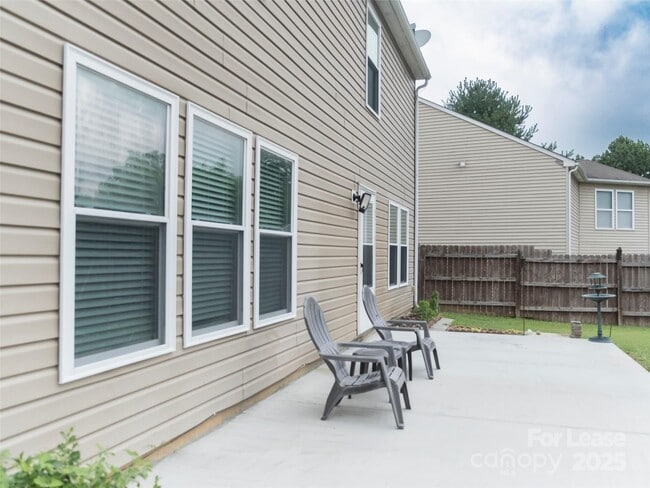 Building Photo - 910 Torsion Lane