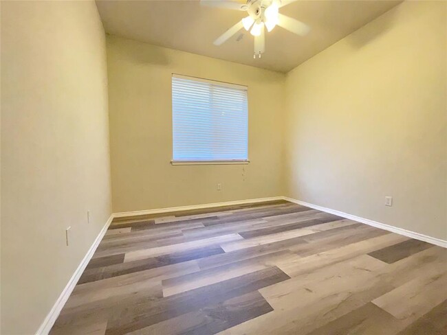 Building Photo - 2219 Speidel Dr