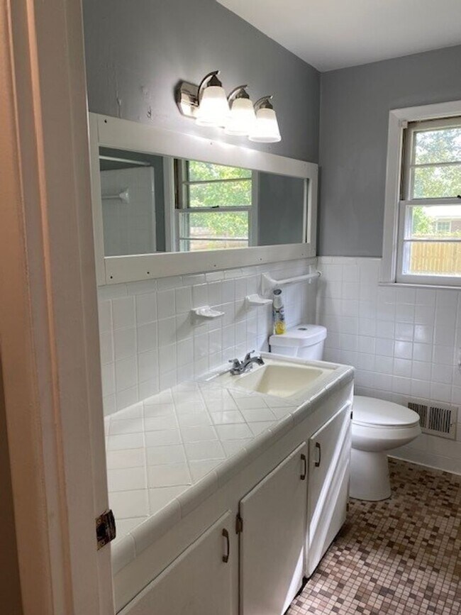 Building Photo - Brick Ranch Home in Pine Valley