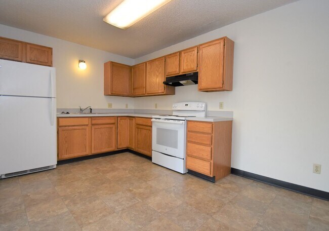 Building Photo - Top Floor Large 2 bedroom 1 bathroom apart...