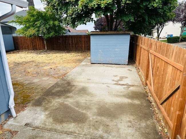 Building Photo - Charmin One Level Home w/ RV Parking